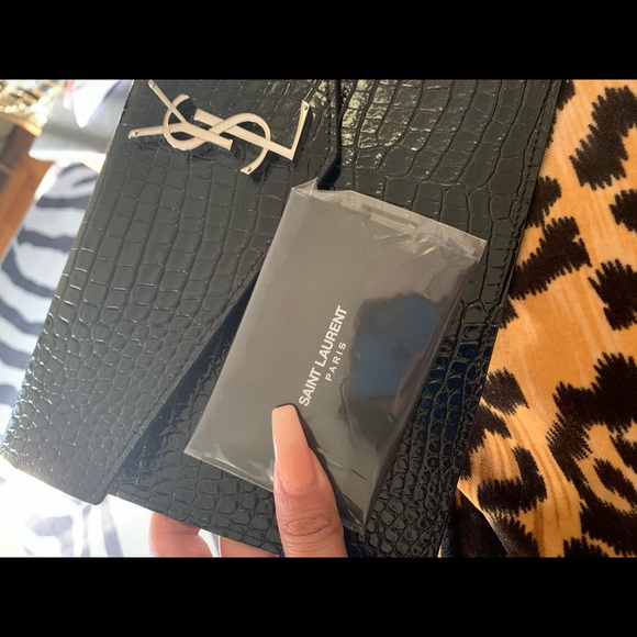 SOLD - YSL UPTOWN POUCH SHINY CROCODILE LEATHER - Picture 4 of 5